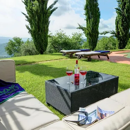 فيلة Mengaccini Sleeps 14 Pool Wifi Pierle